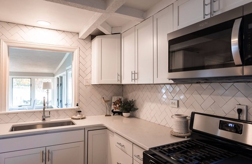 Pine Top Cottage | The Little Blue Cottage - Topping : Waterfront!