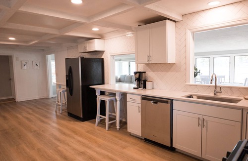 Pine Top Cottage | The Little Blue Cottage - Topping : Waterfront!