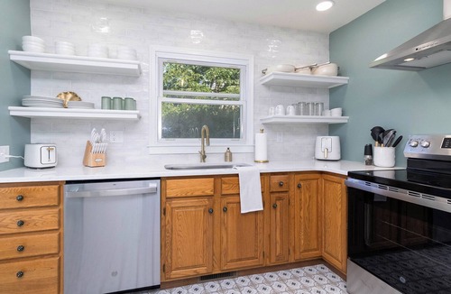 Winterset House | The Little Brick House - Walkable to the Square Dining & Shopping