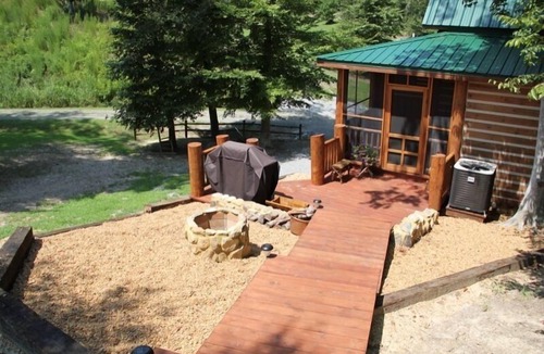 Whites Cabin | The little cabin on the mountainside