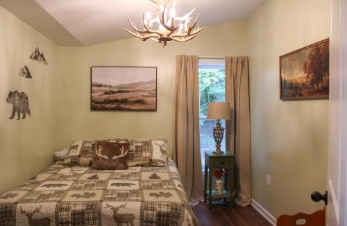 Silver Creek House | The Little Cabin on Old Main Rd