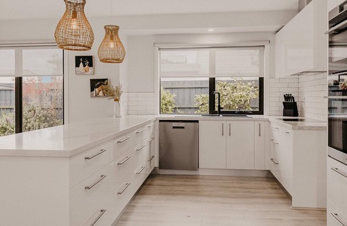 Safety Beach House | The Little Distillery - Beachside Pool Retreat