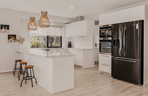 Safety Beach House | The Little Distillery - Beachside Pool Retreat