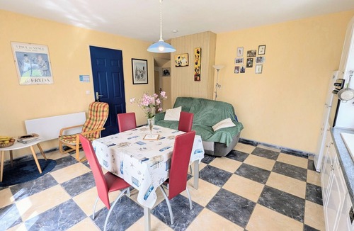 Annoville House | The little blue house