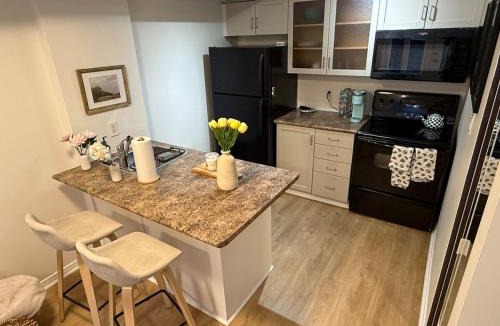 King West Village Apartment | The Little Gallery Suite, Cozy Living in the Core