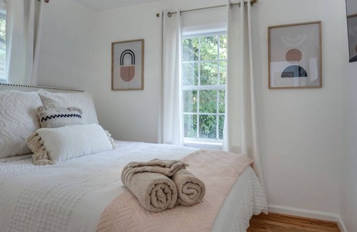 Downtown Cottage | The Little Gem 💕- Walking Distance to Downtown Raleigh