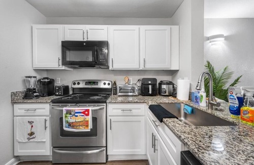 Pleasant Valley Apartment | THE LITTLE HAVANA AT RIVERSIDE #11