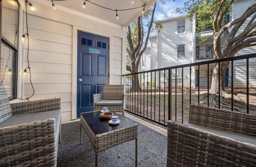 Pleasant Valley Apartment | THE LITTLE HAVANA AT RIVERSIDE #11