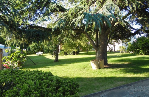 Matignon House | The little house in meadow