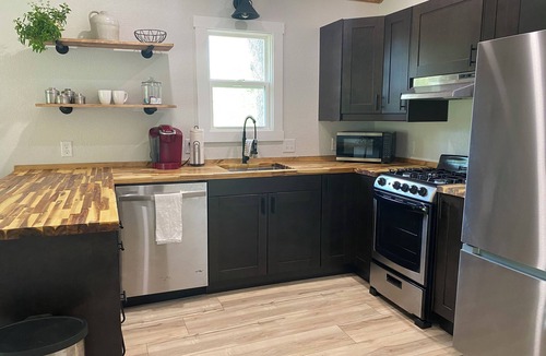Yellville House | The Little House on Broadway