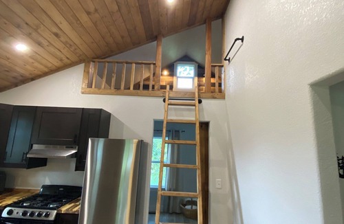 Yellville House | The Little House on Broadway