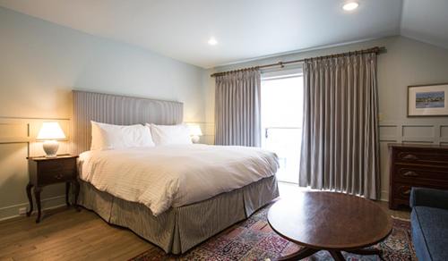Bayfield Hotel | The Little Inn