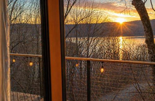 Smithville House | The Little Lake House- Treehouse Sunrise Lake Views, Fire Pit & 400 Yds to Fish and Boat Launch