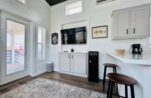 Austin Apartment | The Little Lonestar | Pool & Hot Tub