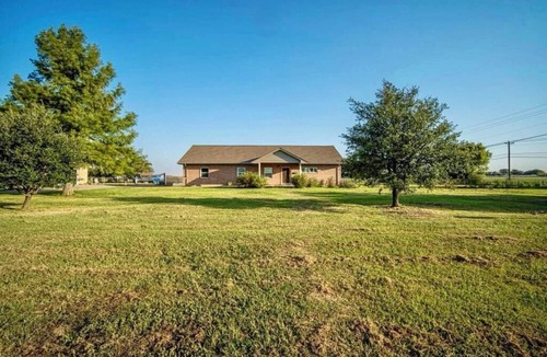 Waxahachie House | The Little Lyla House - Cute home in Waxahachie on almost an acre!