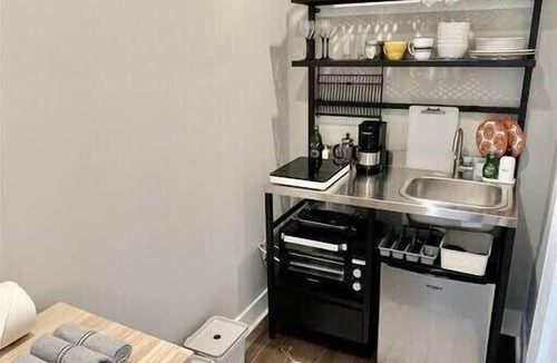 Brookland Apartment | The Little Nest! Charming Brookland Parking!