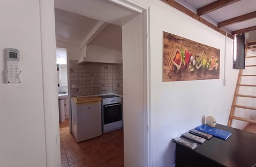 Les 3 Ponts Bed & Breakfast | The little Nîmes House