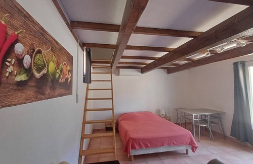 Les 3 Ponts Bed & Breakfast | The little Nîmes House