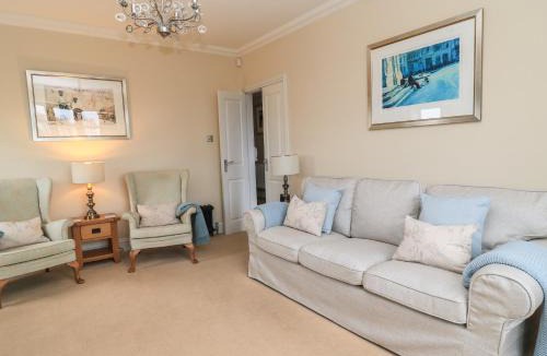 Malmesbury House | The Little Paddock