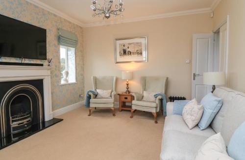 Malmesbury House | The Little Paddock