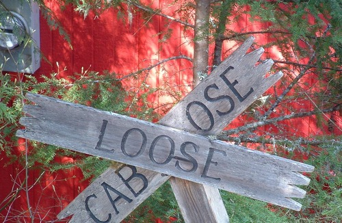 Greenwater Cabin | THE LITTLE RED CABOOSE / Hot Tub