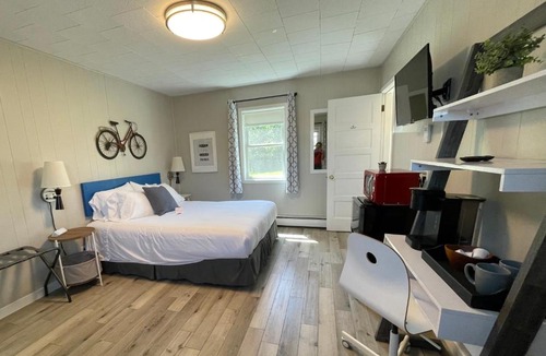 Mount Horeb Hotel | The Little Village