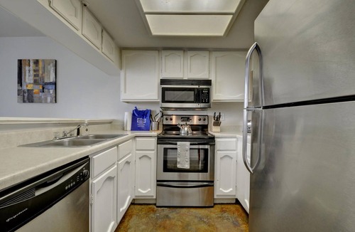 Downtown Austin Apartment | The Littlefields by Lodgewell | 6th St. views | C3