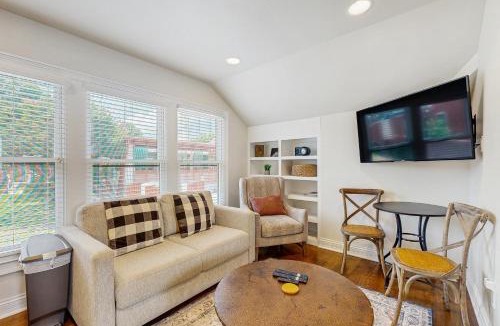 Germantown Apartment | The Livery on 5th, Unit B
