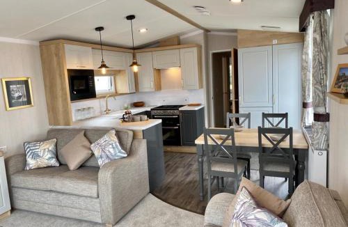 Helston Ski Chalet | The Lizard Bluewater