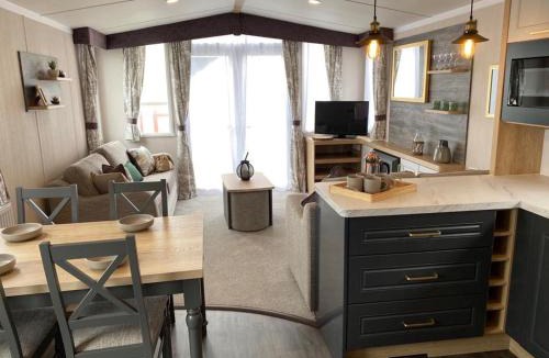 Helston Ski Chalet | The Lizard Bluewater