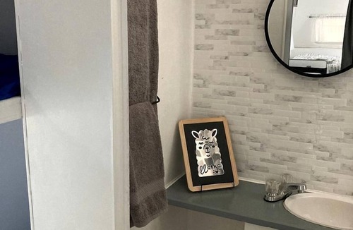 Markdale House | The Llama Lounge