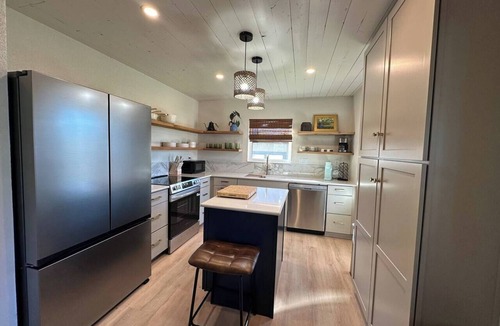 Llano House | The Llanite Casita | Tiny House | Walkable to Dwtn