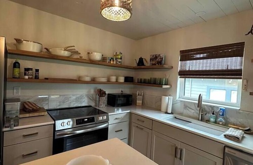 Llano House | The Llanite Casita | Tiny House | Walkable to Dwtn