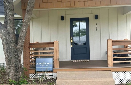 Llano House | The Llanite Casita | Tiny House | Walkable to Dwtn