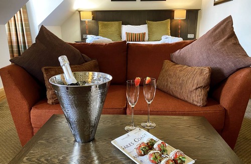 Troon Hotel | The Loans Inn