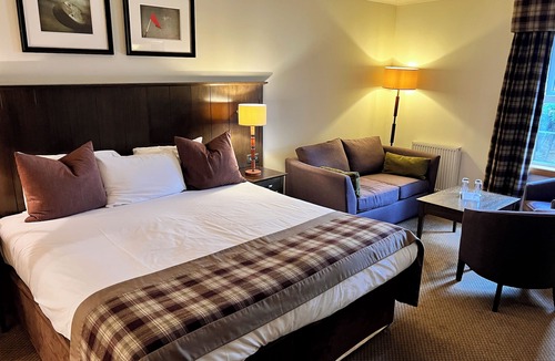 Troon Hotel | The Loans Inn