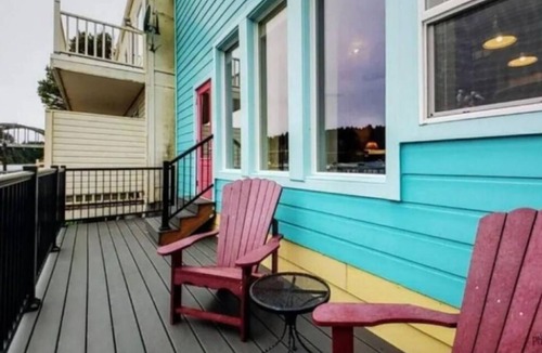 Florence Apartment | The Lockers ~ Waterfront ~ Historic Old Town