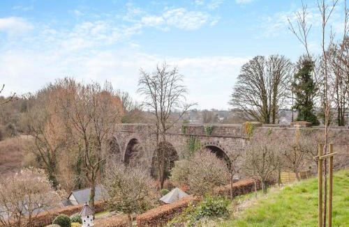 East Horrington House | The Lodge At Edenbridge