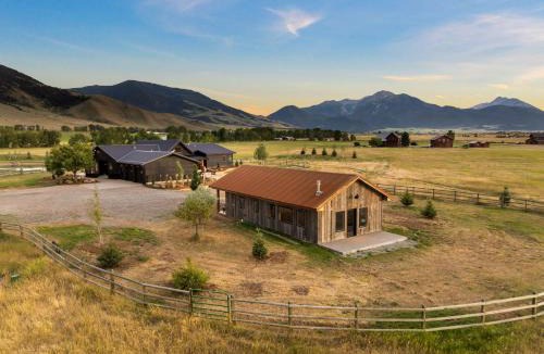 Livingston House | The Lodge at Elbow Creek