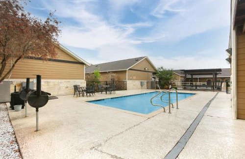 Kenedy Hotel | The Lodge At Kenedy