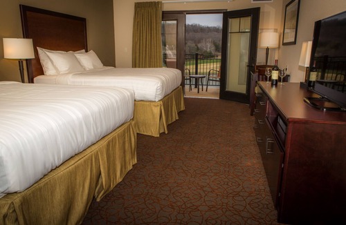 Camdenton Hotel | The Lodge at Old Kinderhook Golf Resort