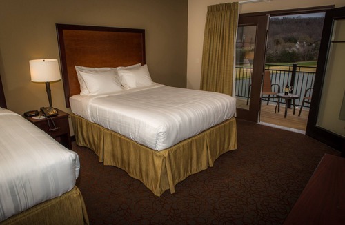 Camdenton Hotel | The Lodge at Old Kinderhook Golf Resort