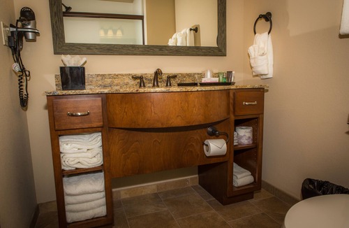 Camdenton Hotel | The Lodge at Old Kinderhook Golf Resort
