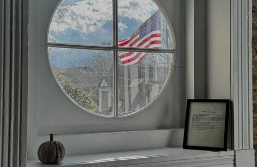 Jefferson City Apartment | The Lodge at Old City Hall, Kinder Room, Queen Bed