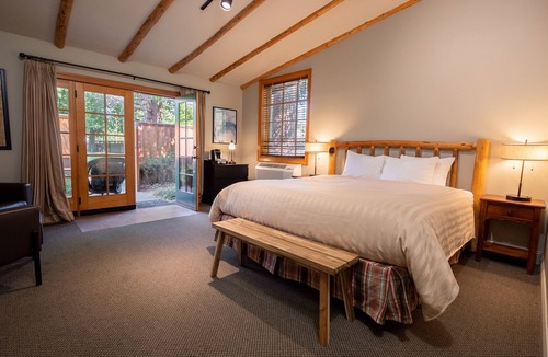 Grants Pass Hotel | The Lodge at Riverside
