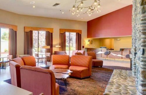 Roseburg Hotel | The Lodge at Roseburg