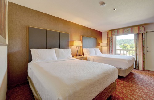 Roseburg Hotel | The Lodge at Roseburg