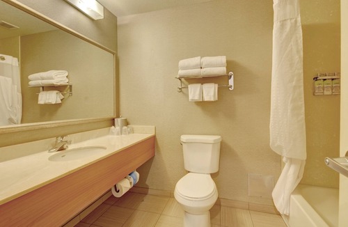 Roseburg Hotel | The Lodge at Roseburg