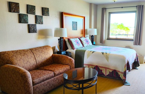 Russell Hotel | The Lodge at Russell
