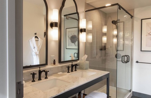 Kirkland Hotel | The Lodge at St Edward Park